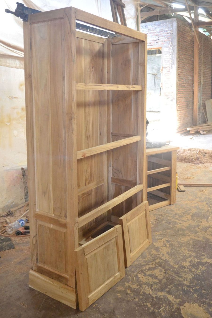 Colonial bookcase assembling