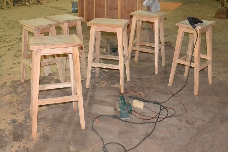 Communal barstool plans