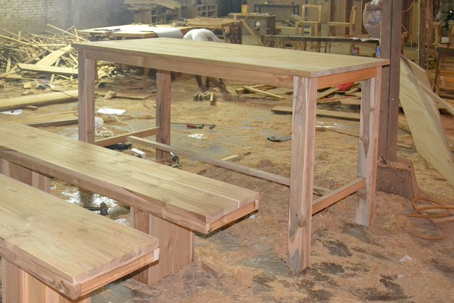 Communal dining table top leaf detail