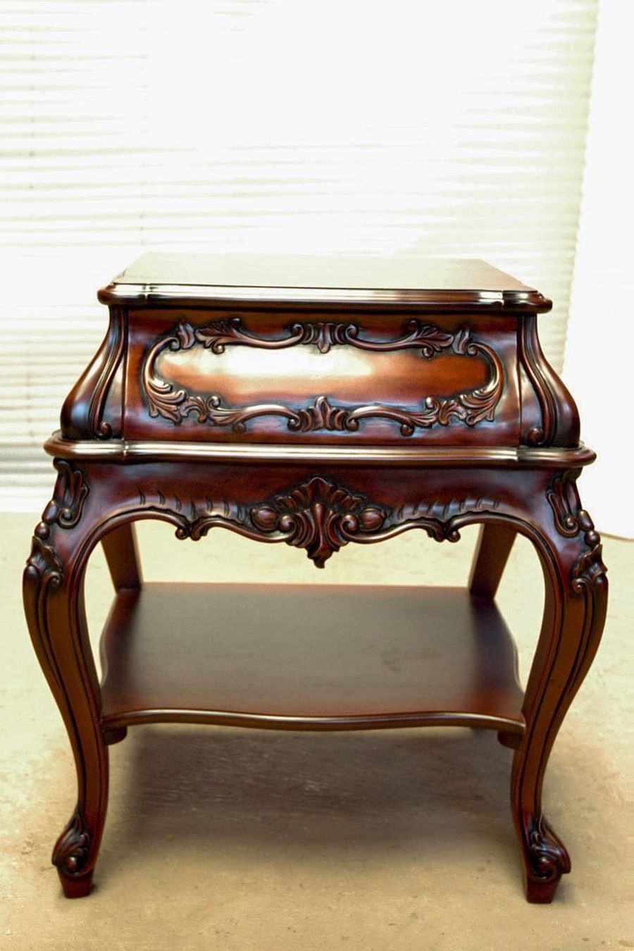 Bombee bedside front view