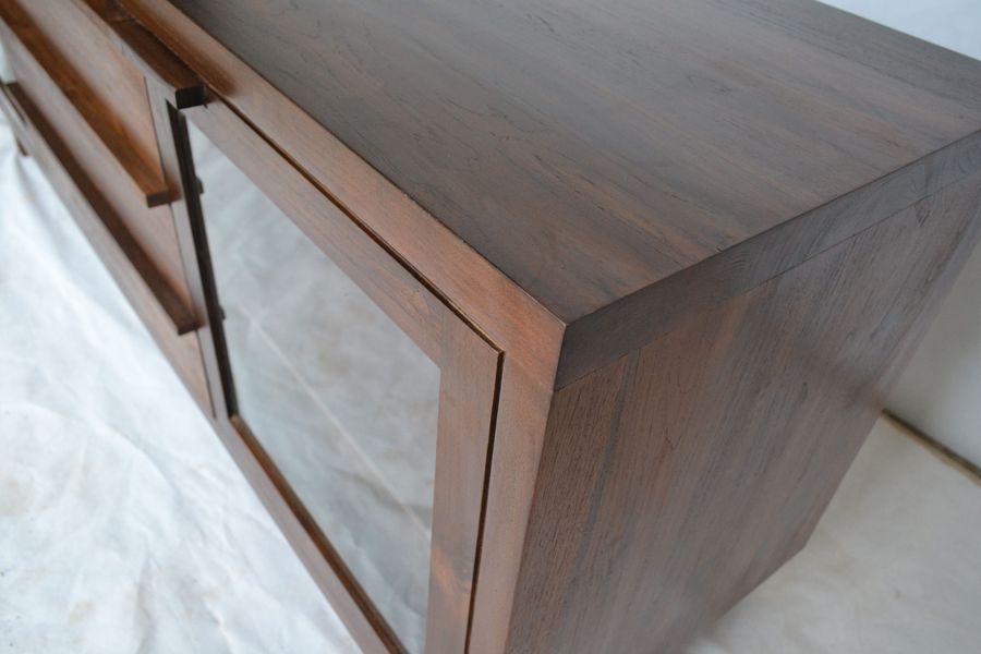 Solid wood grains at left side and top leaf