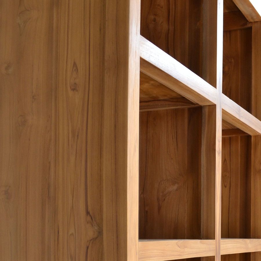 Middle shelves detailed view