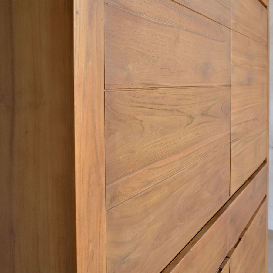 Solid wood grains left doors detailed view