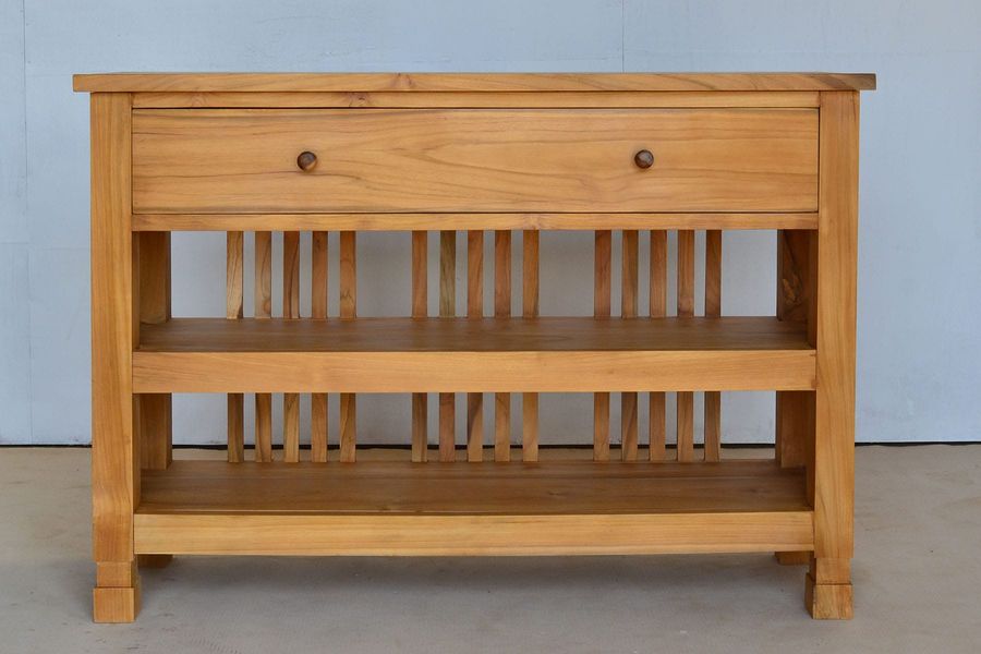 Drawer and wooden pulls detail