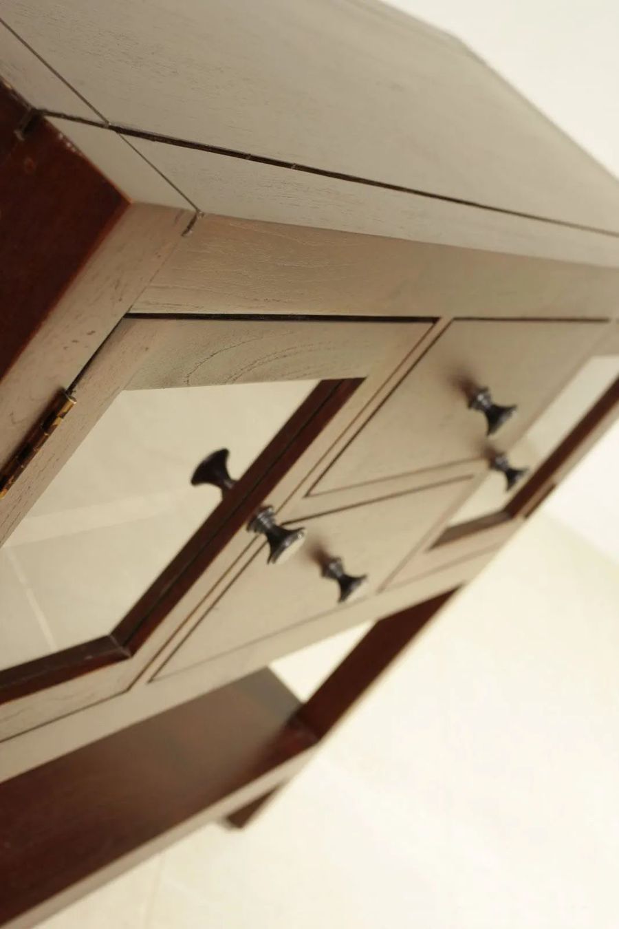 Mahogany simple sideboard top side detail