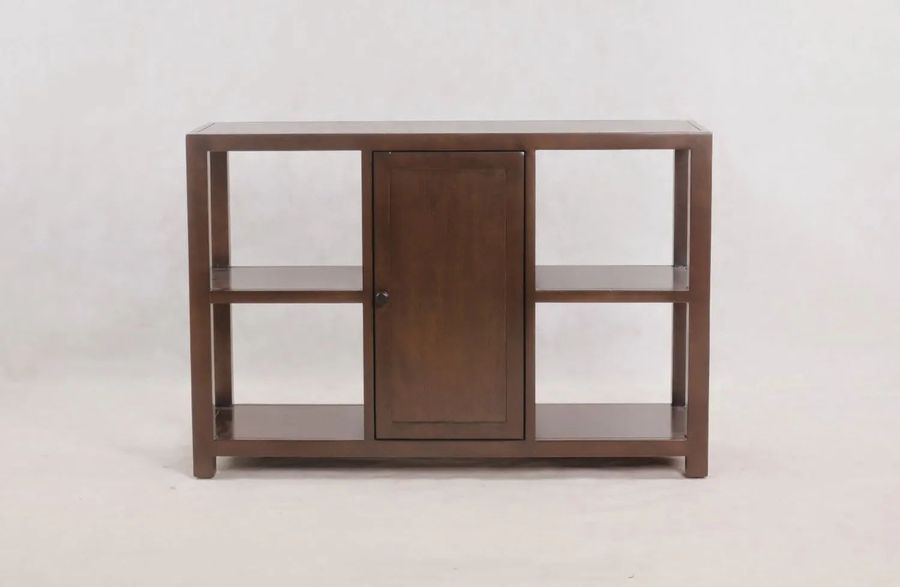 Front view detail of the Plain simple console 1 door