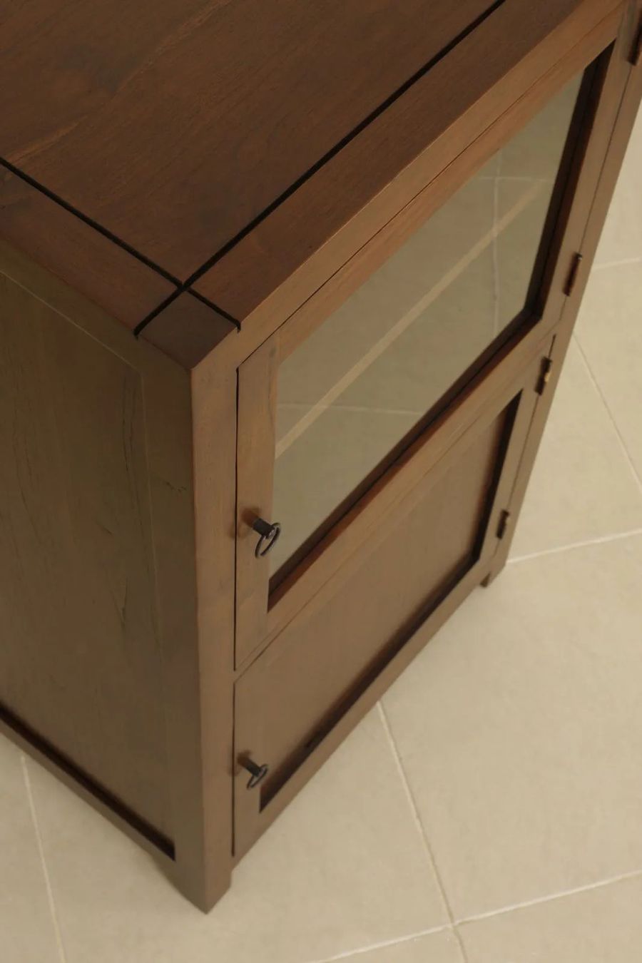 Mahofany simple cupboard top detail