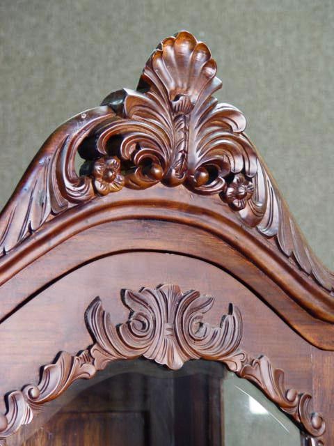 Wood carving decoration cresting the vitrine