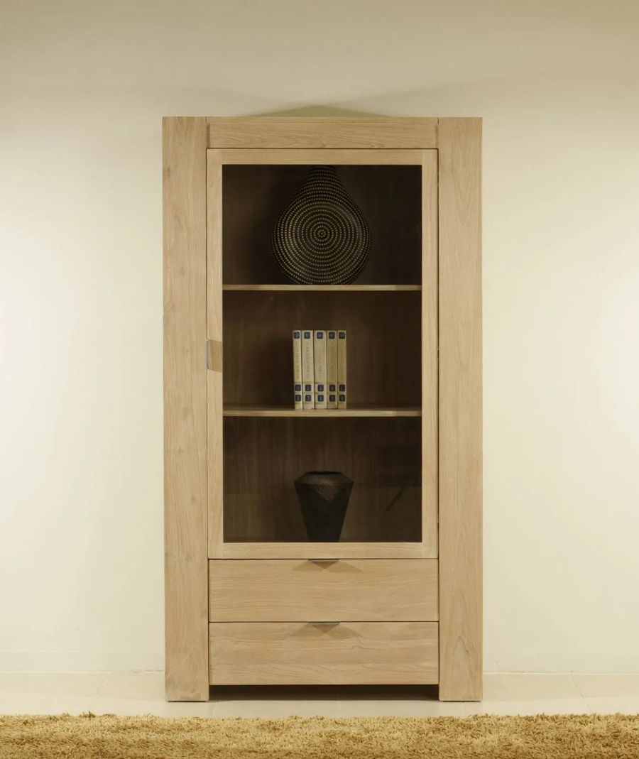 Plain simple vitrine front view