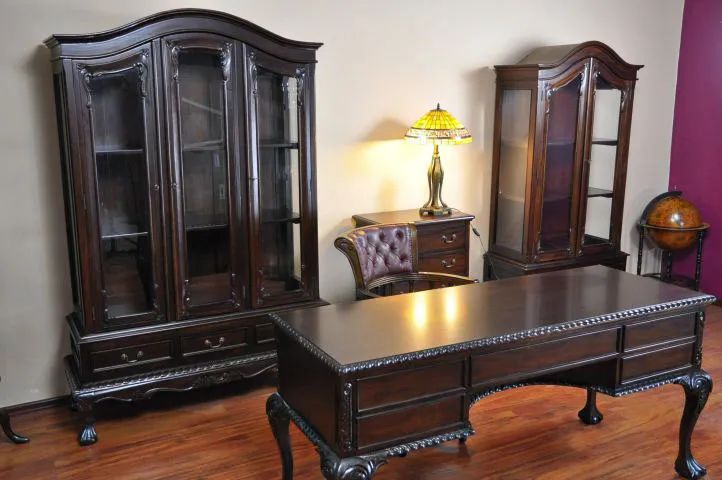 Chippendale bureau top leaf surface detail