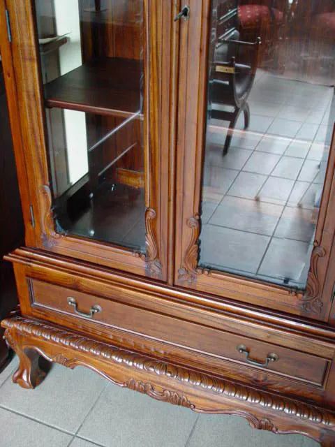 Foliage carving glass door frame of Chippendale vitrine