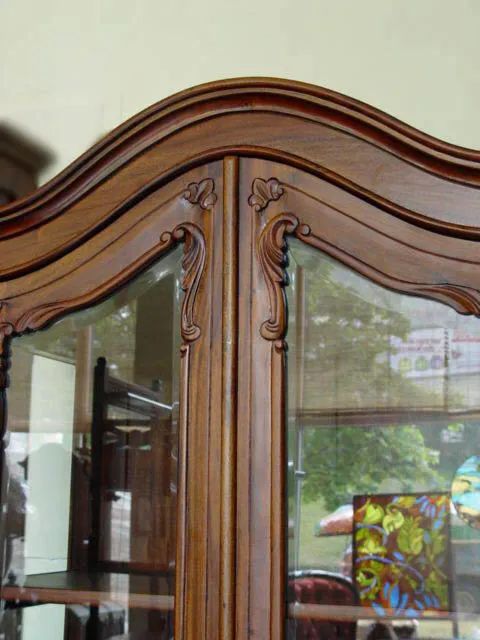 Chippendale vitrine 2 glass doors no flower cresting top