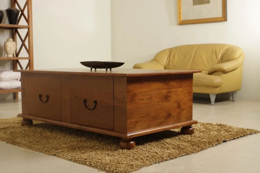 Dovetailed 2 drawers bracket pulls on the front side of Bun feet coffee table 