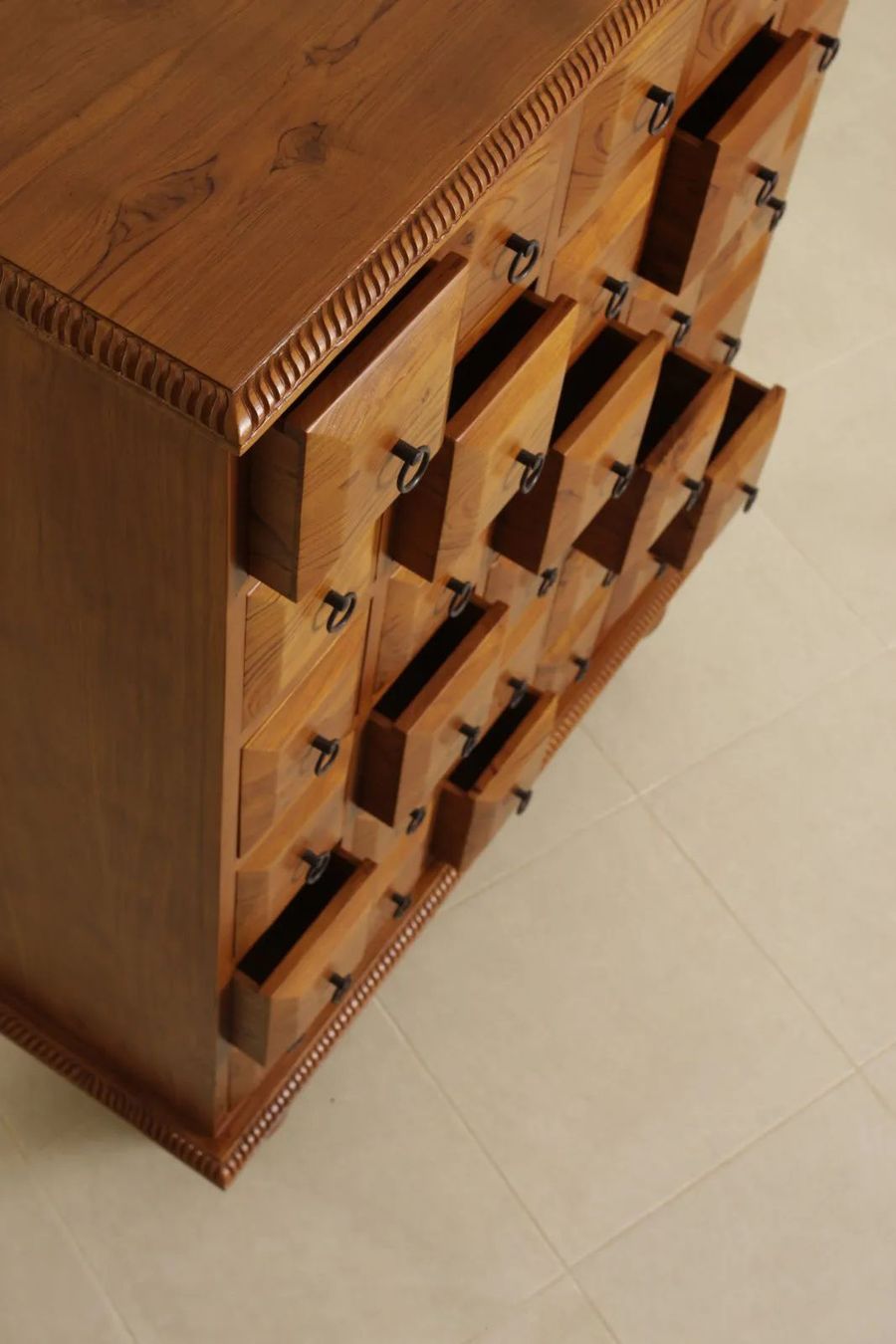 Medicine chest of solid wood drawers ring plate pulls