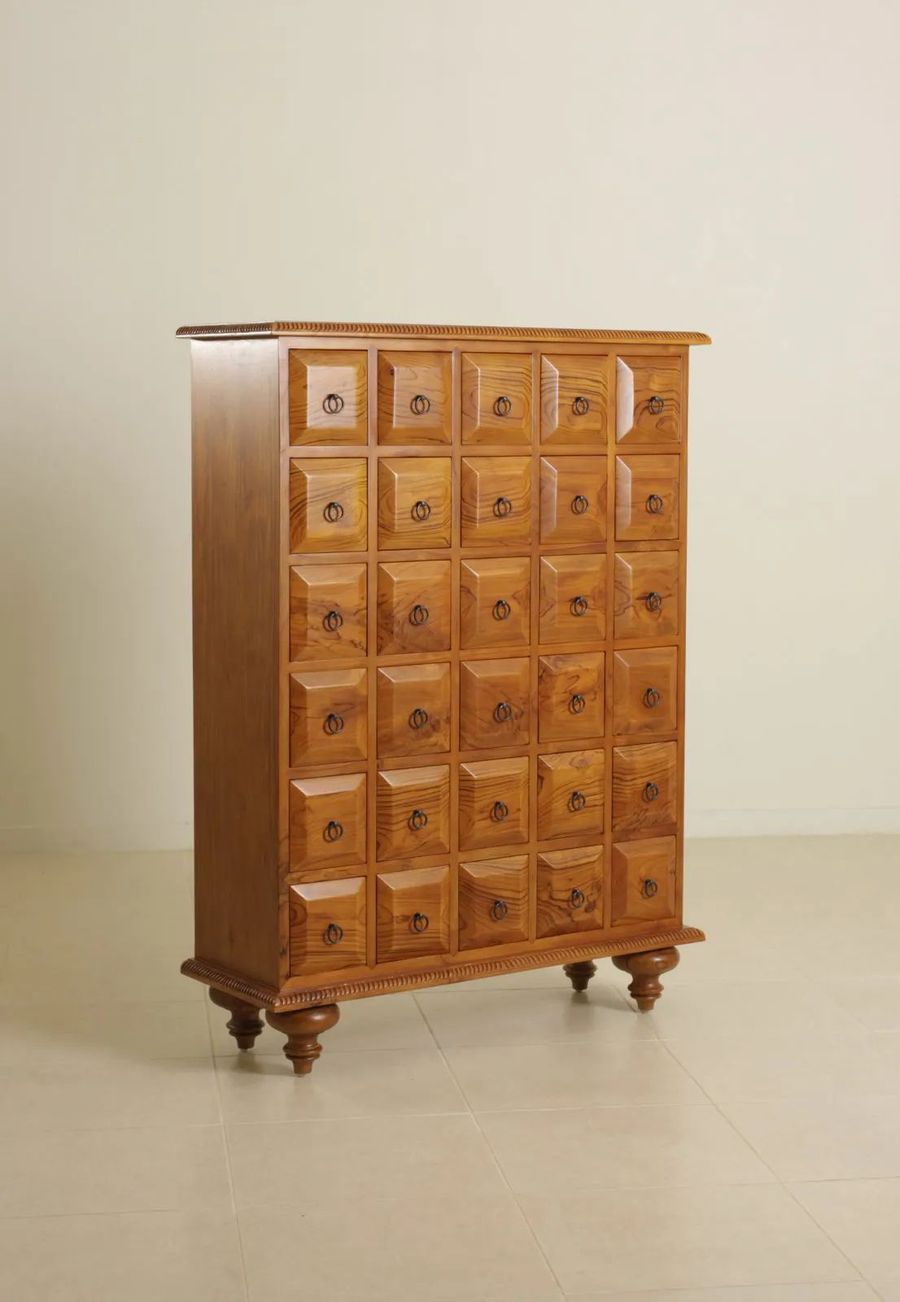 Colonial plenty drawers medicine chest of drawers