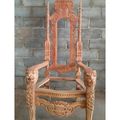 Front detail of the king chair mahogany frame