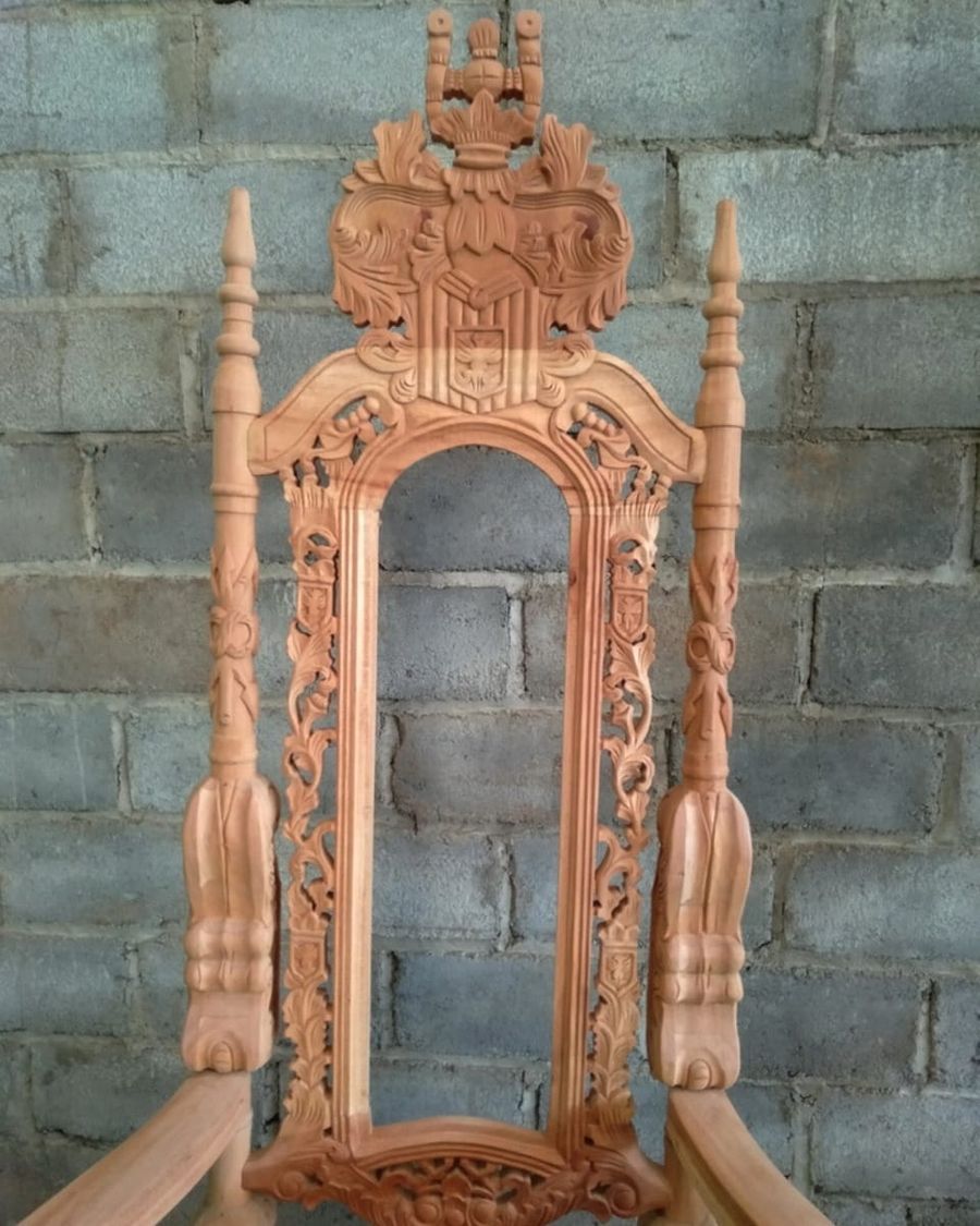 King chair backrest frame detail