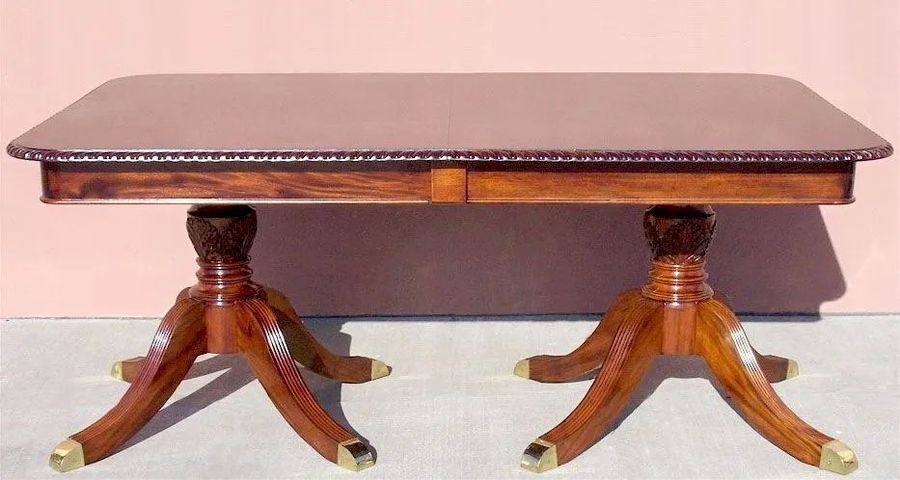 Regency dining table fixed without top leaf extensions