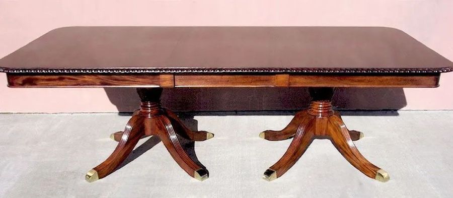 Regency dining table using single top leaf extension