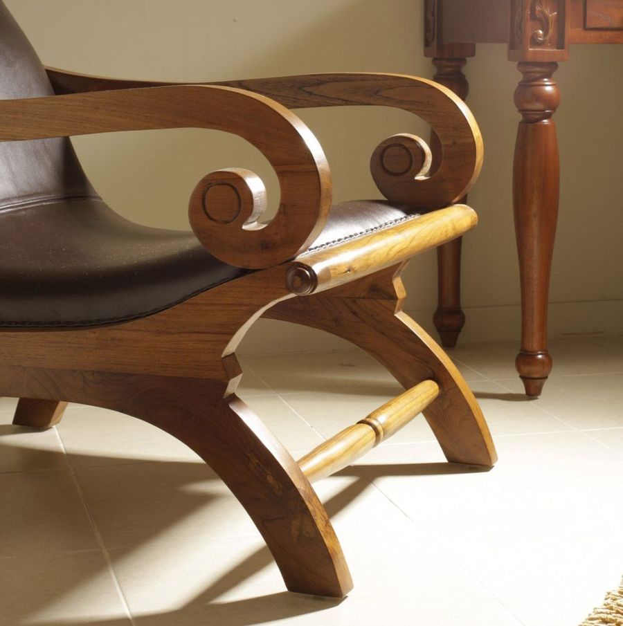 Scrolling arm rest of the regency lazy chair