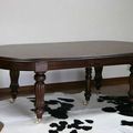 Sheraton extendable oval top dining table