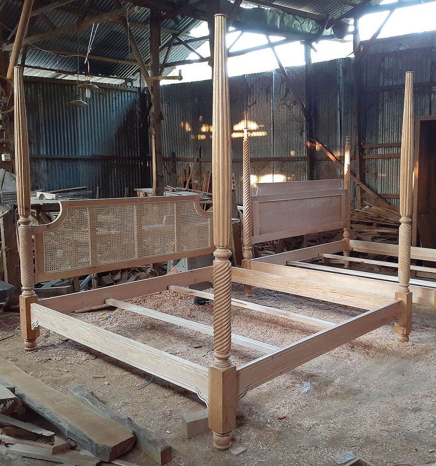 Poster bed frame assembling