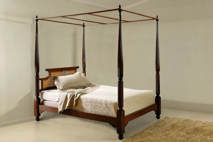 Sheraton poster bed frame king size mattress