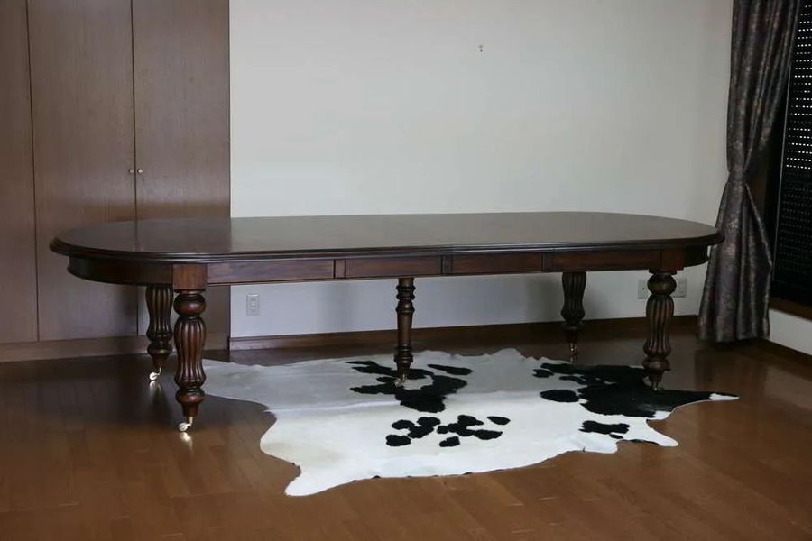 Sheraton dining table double leaf extensions and extra leg