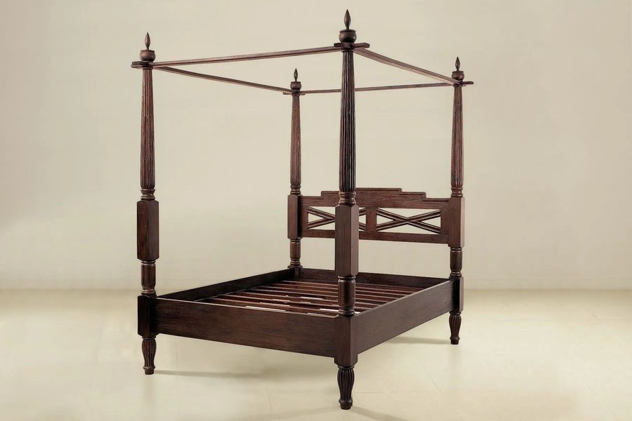 Plantation poster bed king size mattress