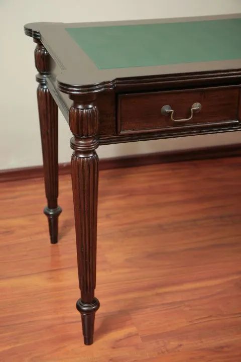 Sheraton writing table 3d legs Reeds decoration on the top leaf edges 