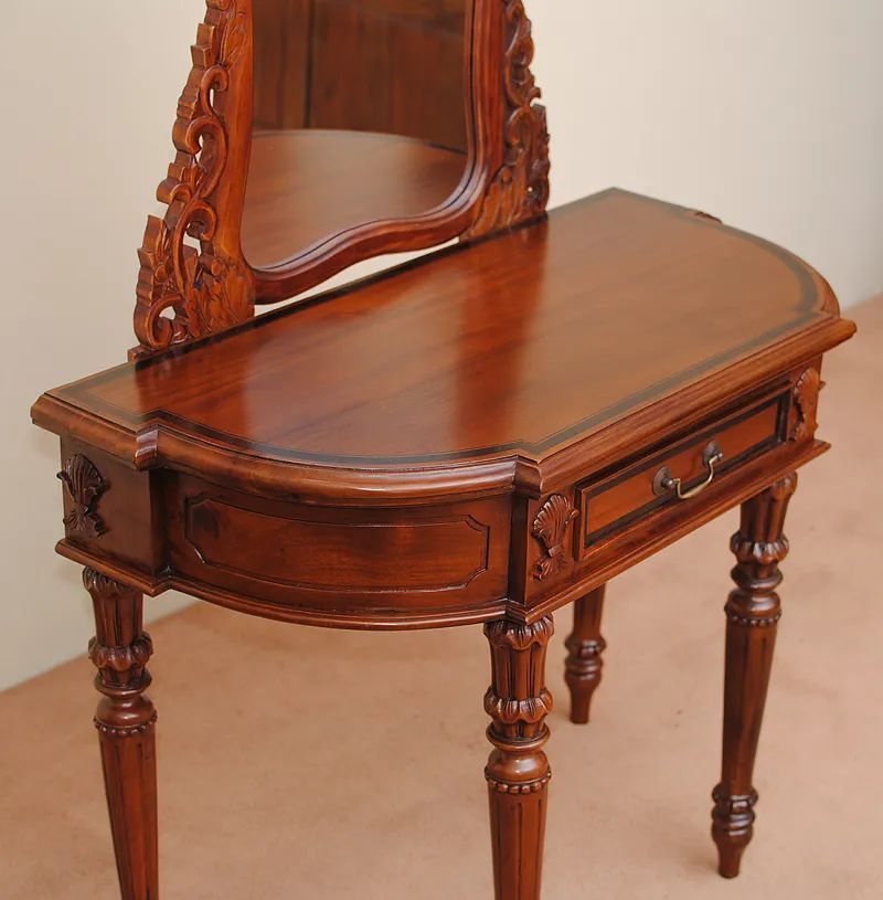 Mirror top fluted legs colonial console