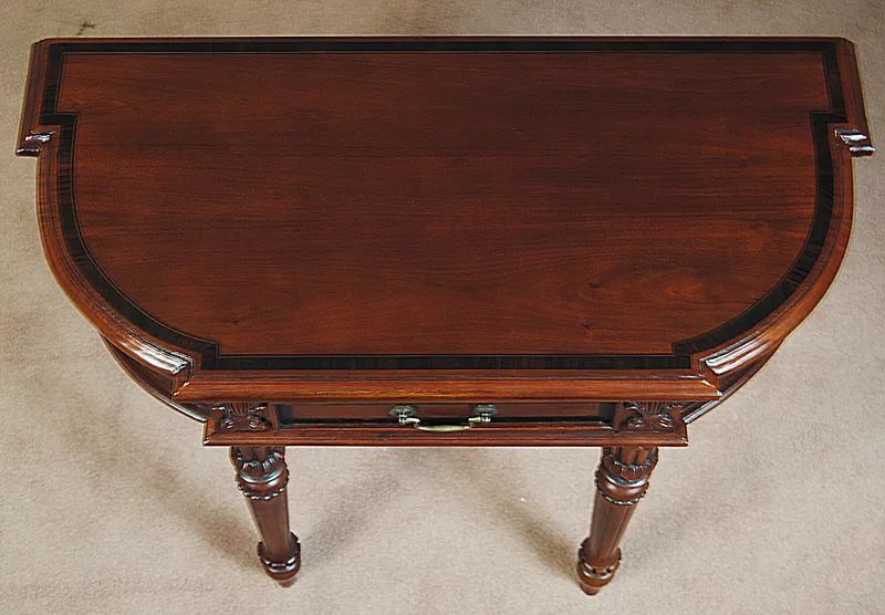 Solid wood top leaf details of the fluted legs colonial console