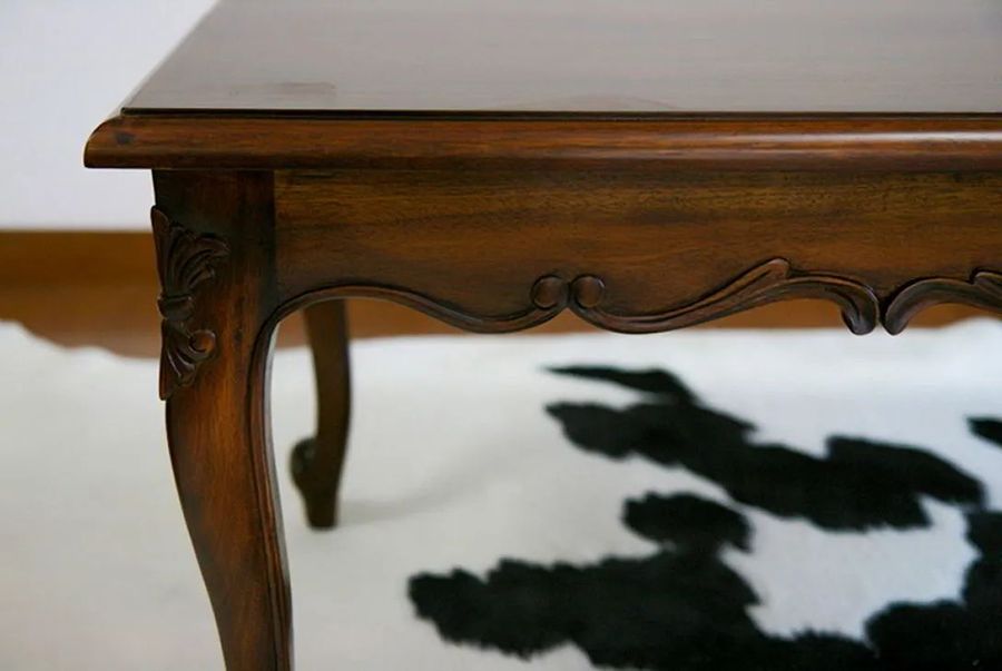 Flower carving top of legs