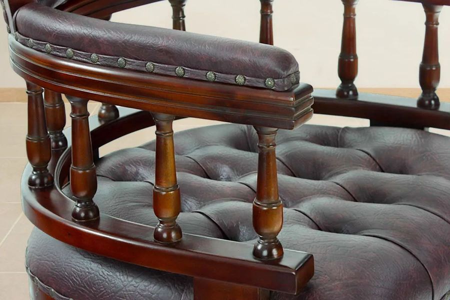 Turning bars arm rest support of Victorian swiveled office chair