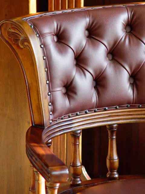 Diamond tufted backrest upholstery of Victorian swiveled chair