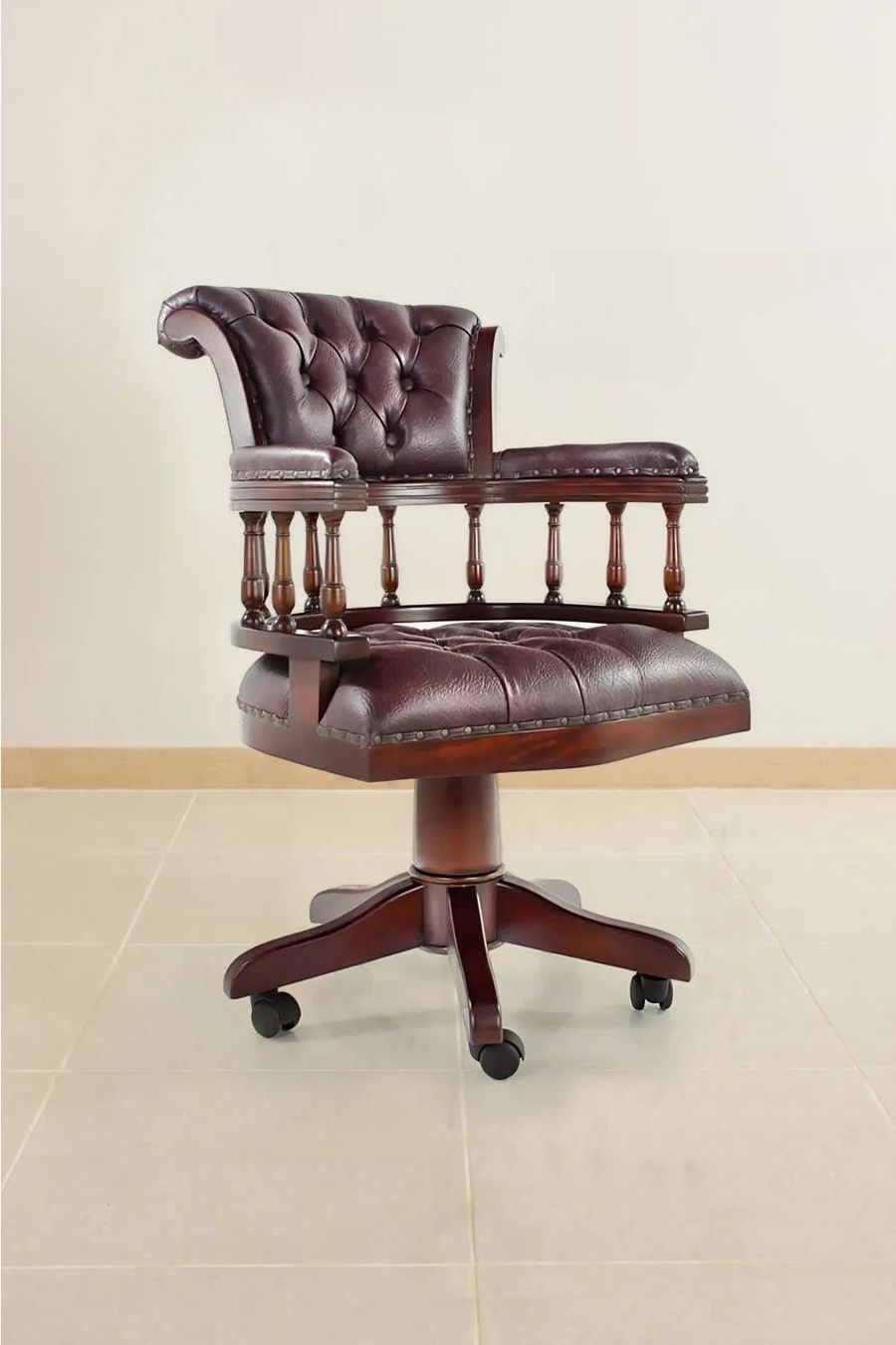 Classic swiveled chair