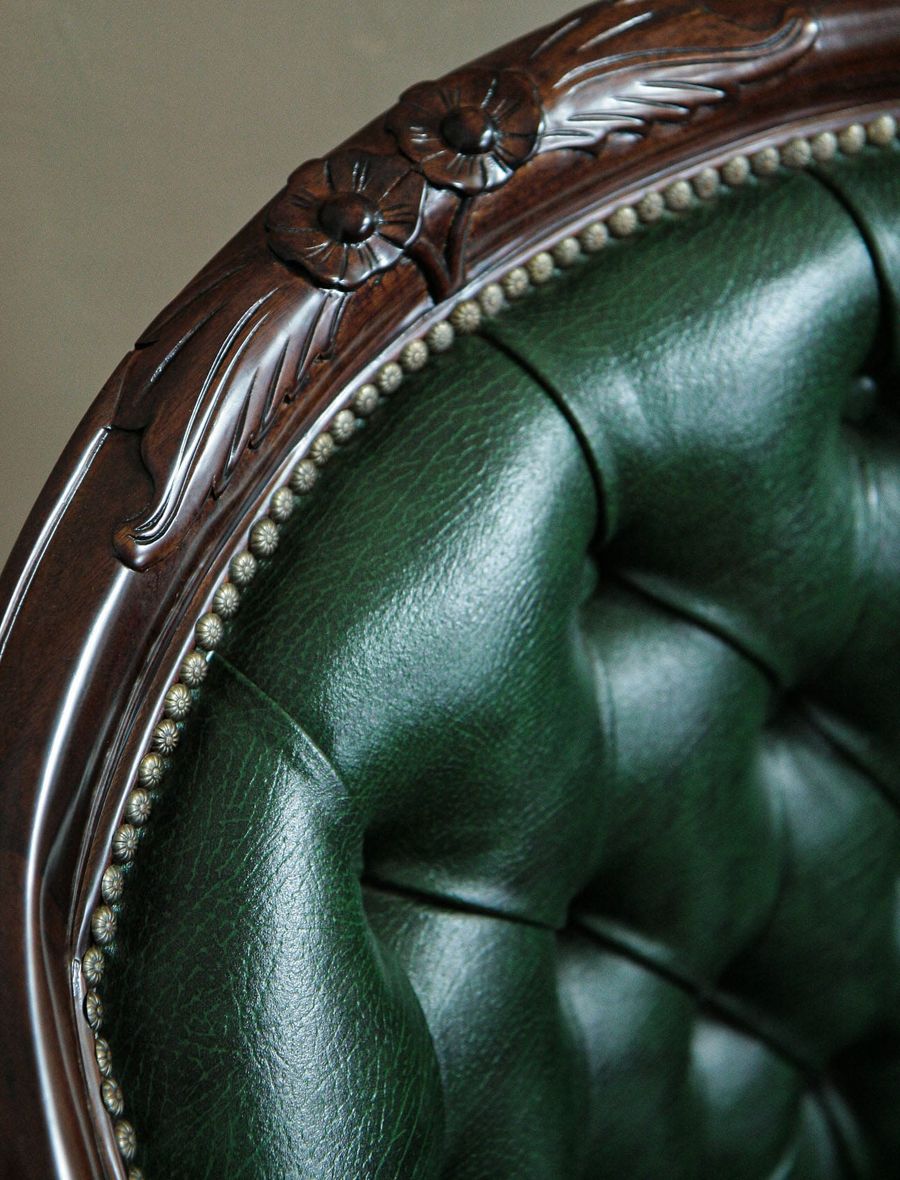 Antique tub chair diamon tufted backrest 