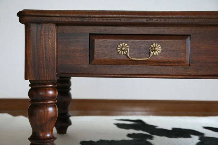 Colonial fovvee table turned legs