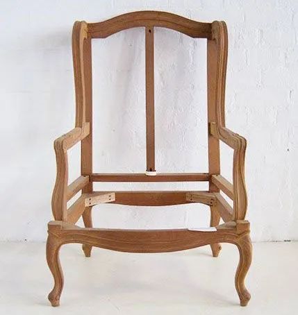 Solid wood detail of the louis xv bergere wings frame