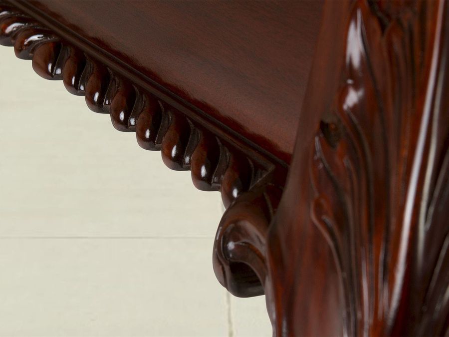 Acanthus carving on the knee of burea plat leg