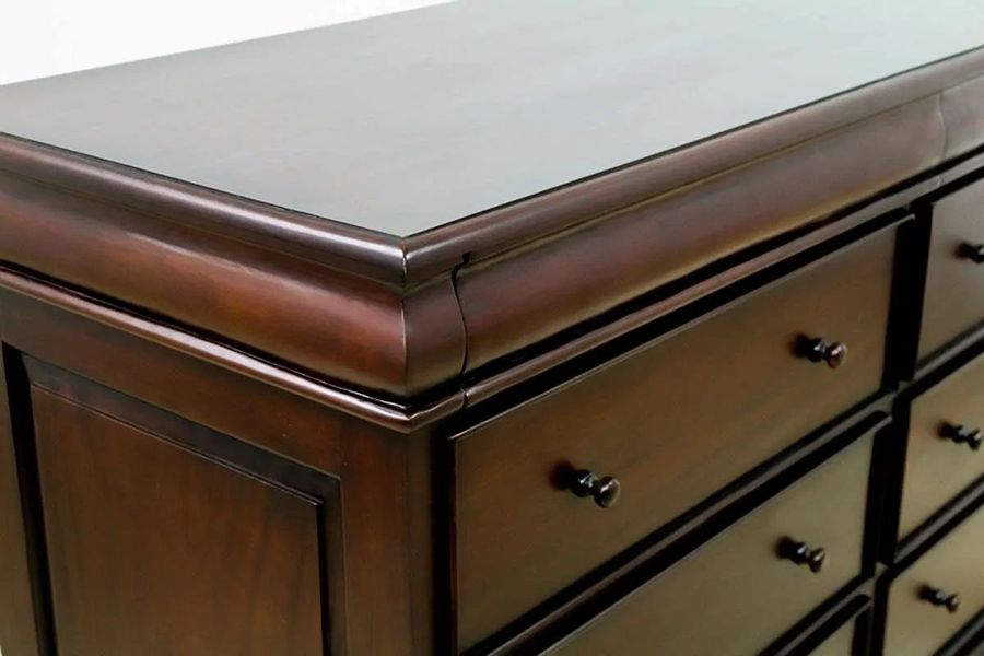 Sleigh shape top drawers of Louis XV dresser