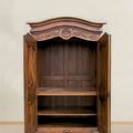 Removable wooden shelves inside the bonnet armoire