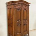 Bonnet top armoire Provincial period