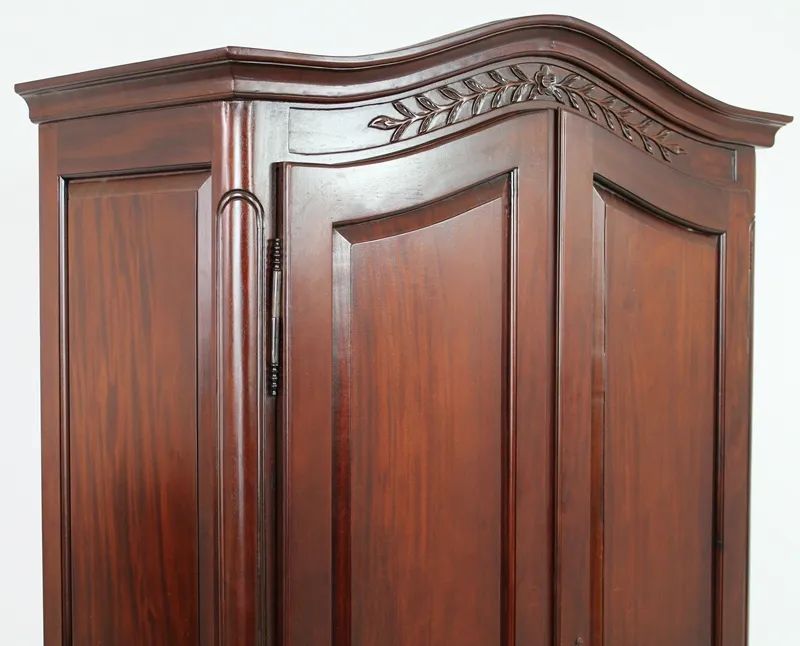 French classic bonnet top detailed view