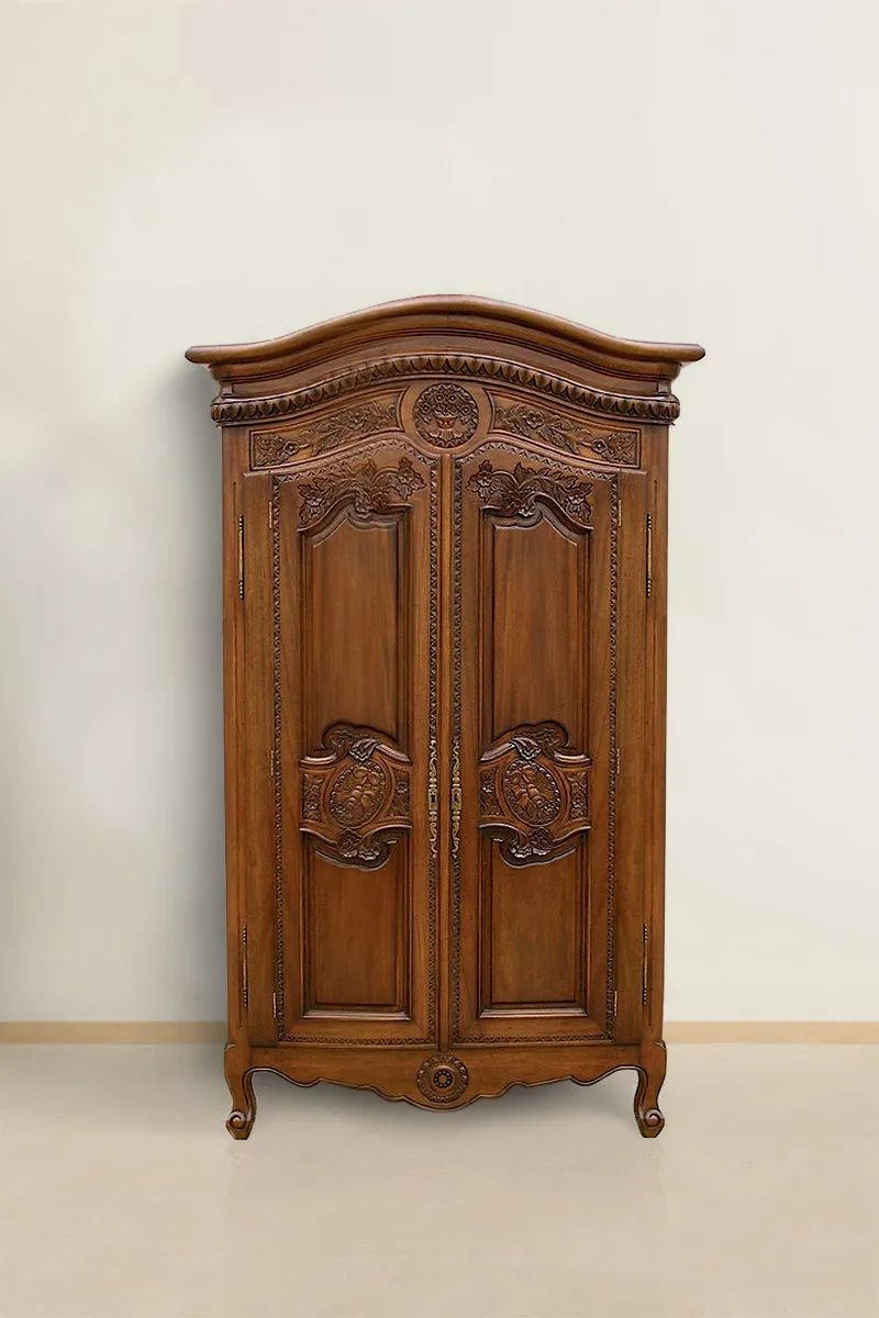 Front doors carving detail