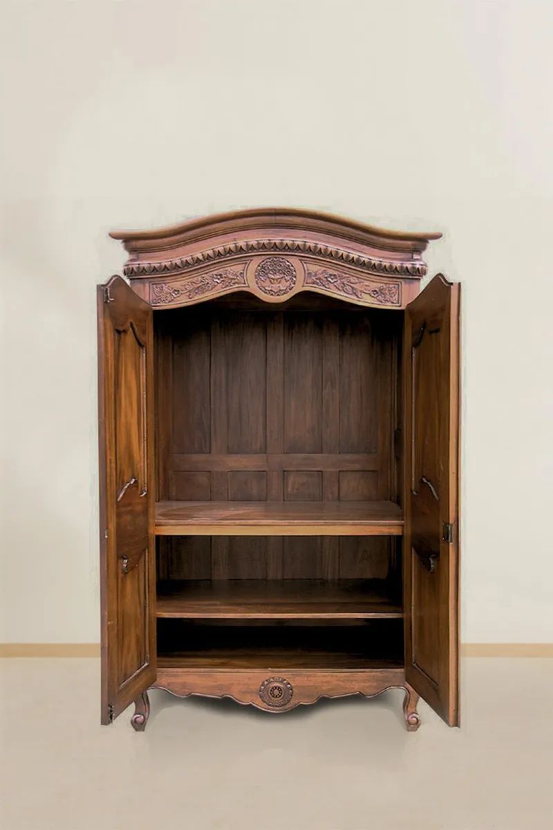 Removable wooden shelves inside the bonnet armoire