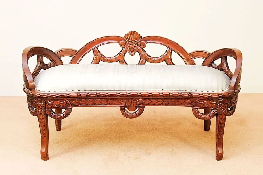 Front side detailed view of the Rococo bedroom bench