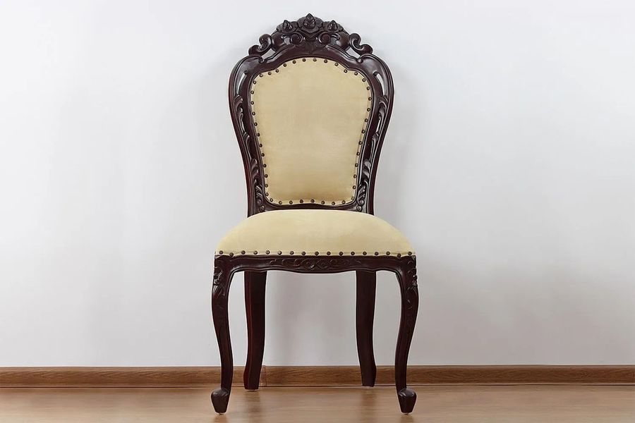 Front detail of the rococo carving backrest dining chair