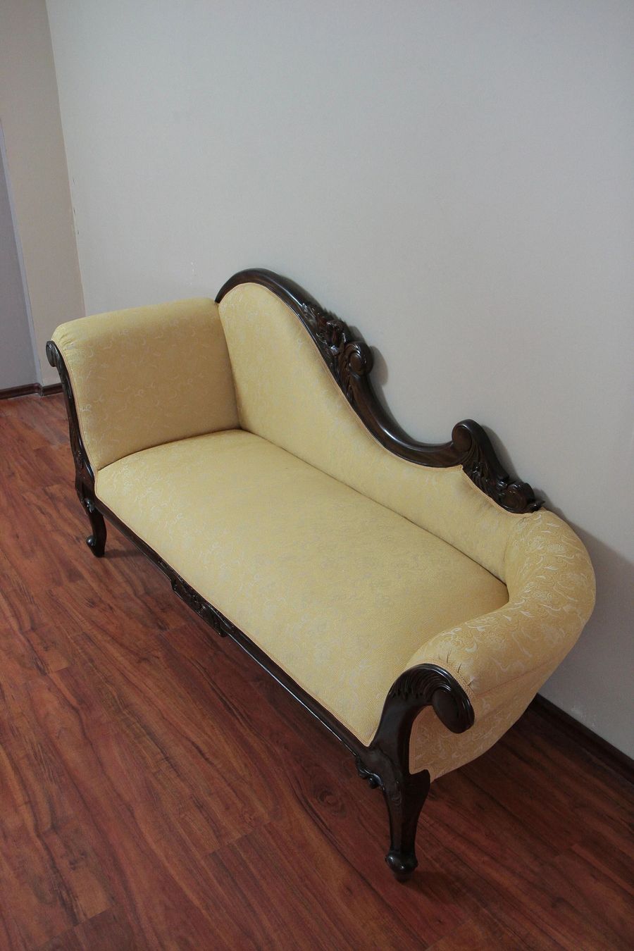 Seat detail of the Rococo rose carving sofa