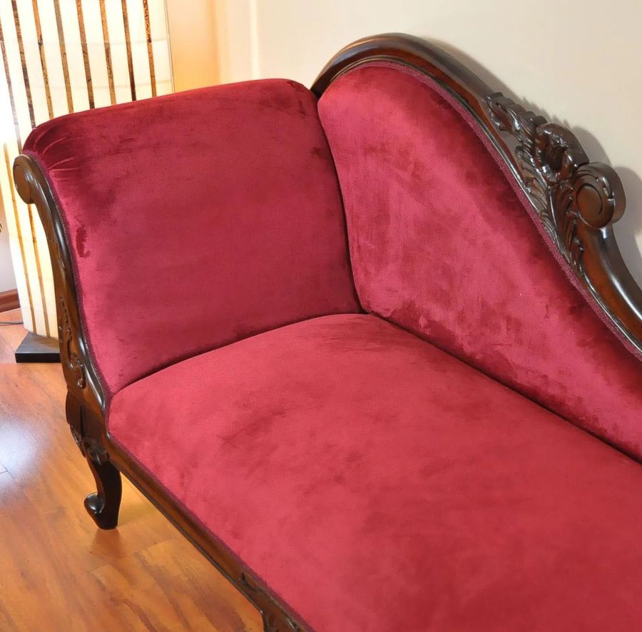 Backrest detail of rococo red velvet fabric